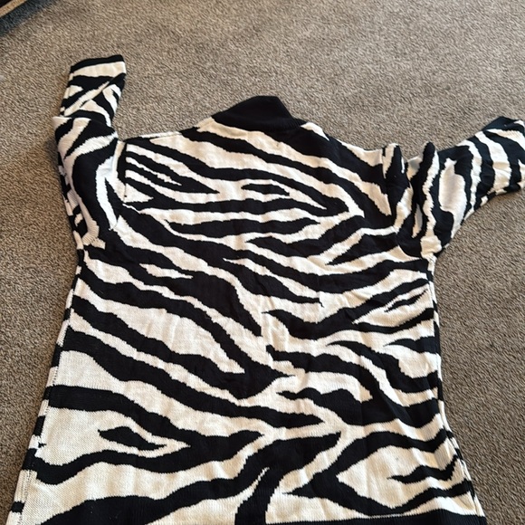 🎄SWEATER🎄 - Picture 3 of 7